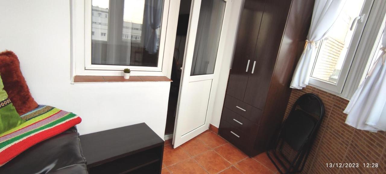 Platinum Apartment - Apartament Cu 3 Camere, 2 Dormitoare, 2 Bai, Bucatarie Complet Utilata, 2 Balcoane Boekarest Buitenkant foto