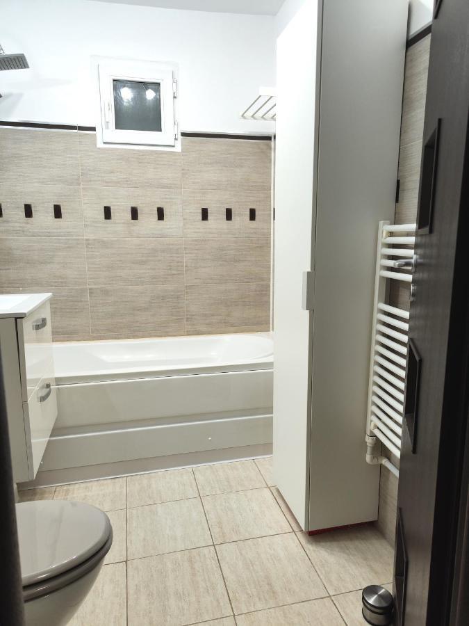 Platinum Apartment - Apartament Cu 3 Camere, 2 Dormitoare, 2 Bai, Bucatarie Complet Utilata, 2 Balcoane Boekarest Buitenkant foto