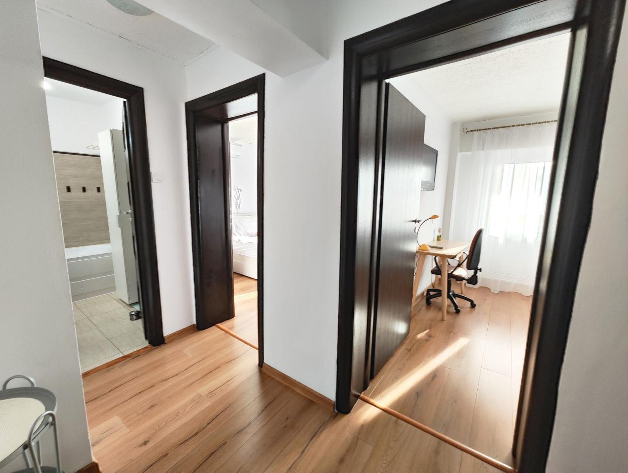 Platinum Apartment - Apartament Cu 3 Camere, 2 Dormitoare, 2 Bai, Bucatarie Complet Utilata, 2 Balcoane Boekarest Buitenkant foto