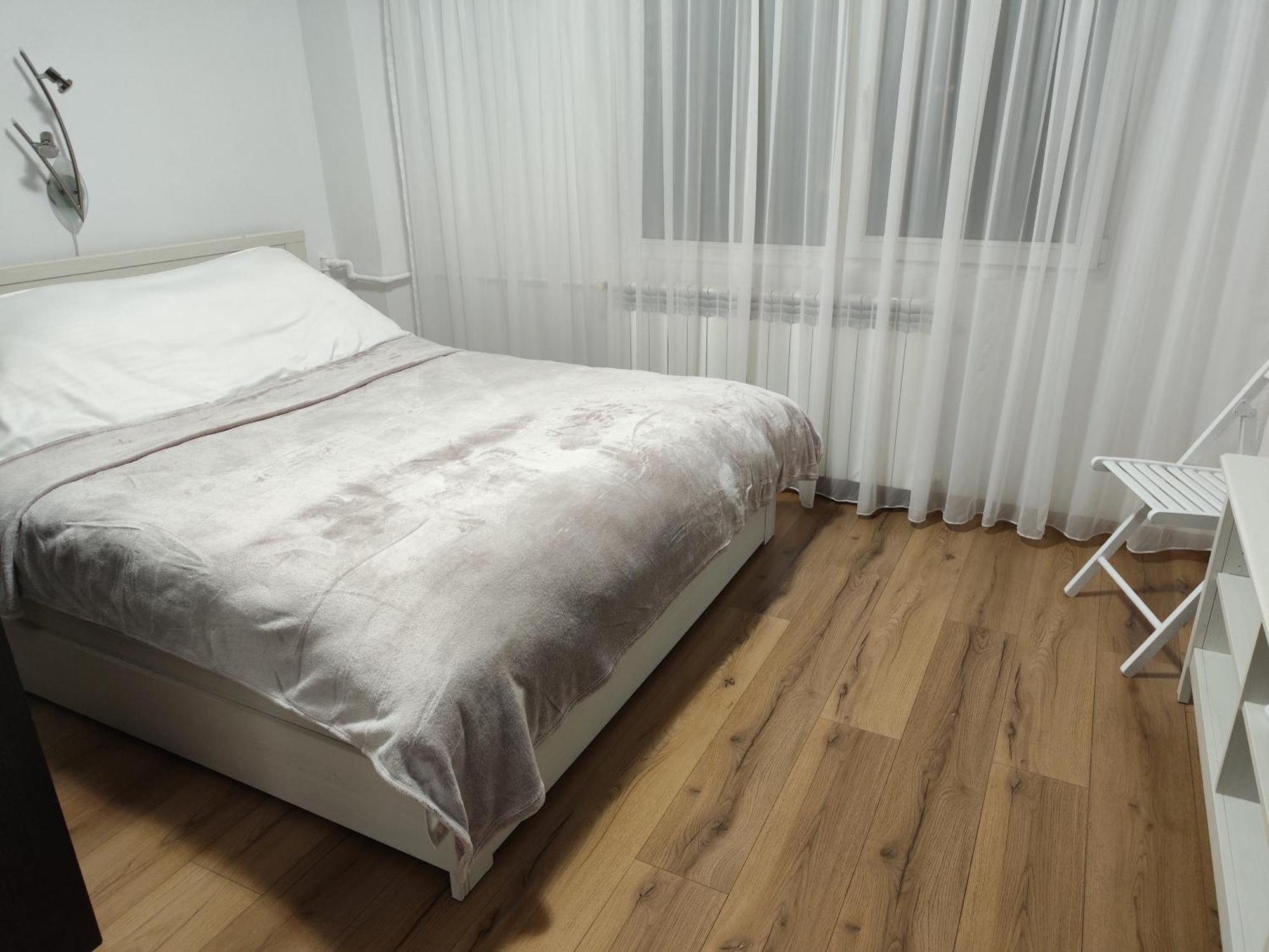 Platinum Apartment - Apartament Cu 3 Camere, 2 Dormitoare, 2 Bai, Bucatarie Complet Utilata, 2 Balcoane Boekarest Buitenkant foto